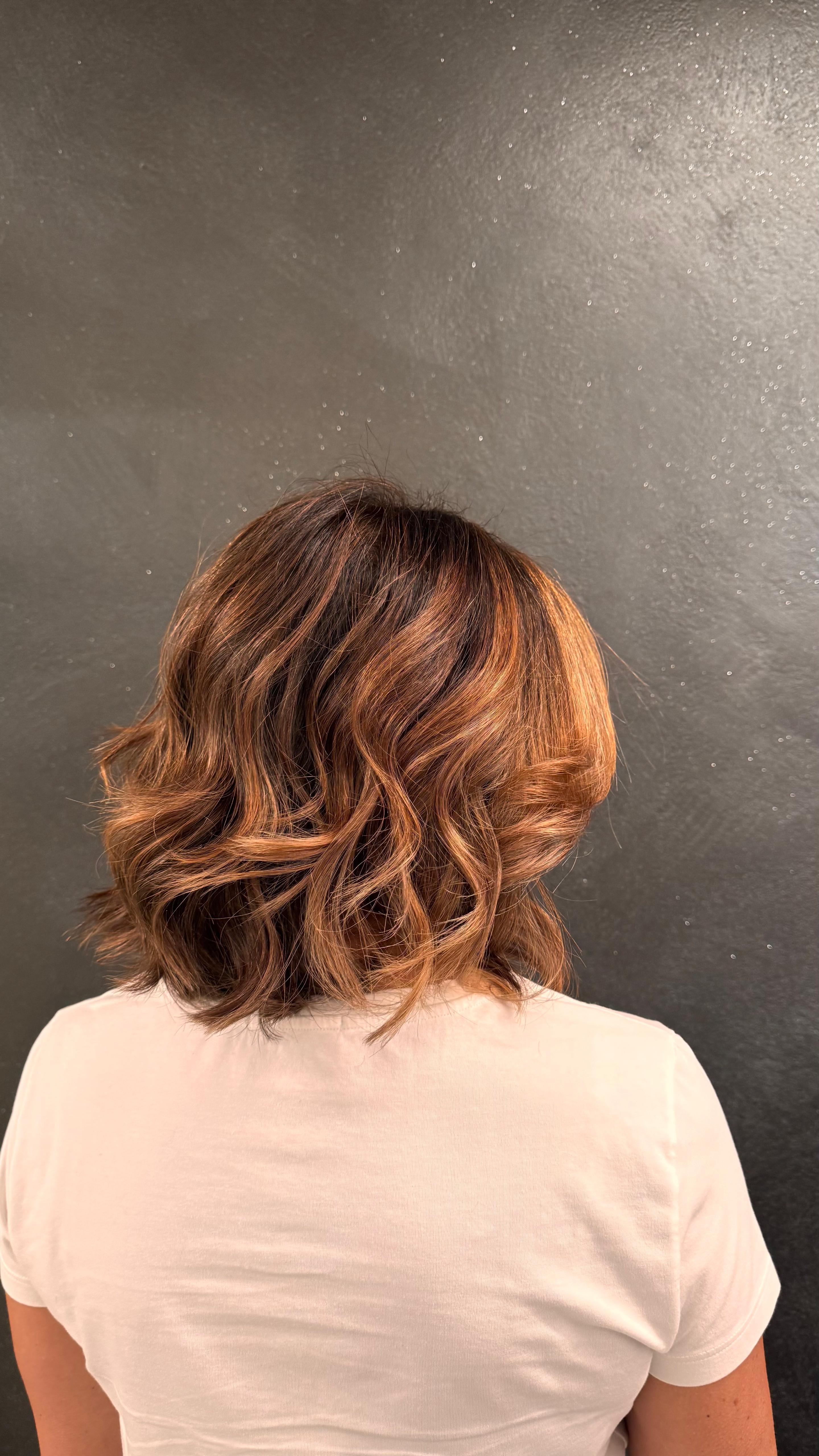 Colore rosso brillante donna